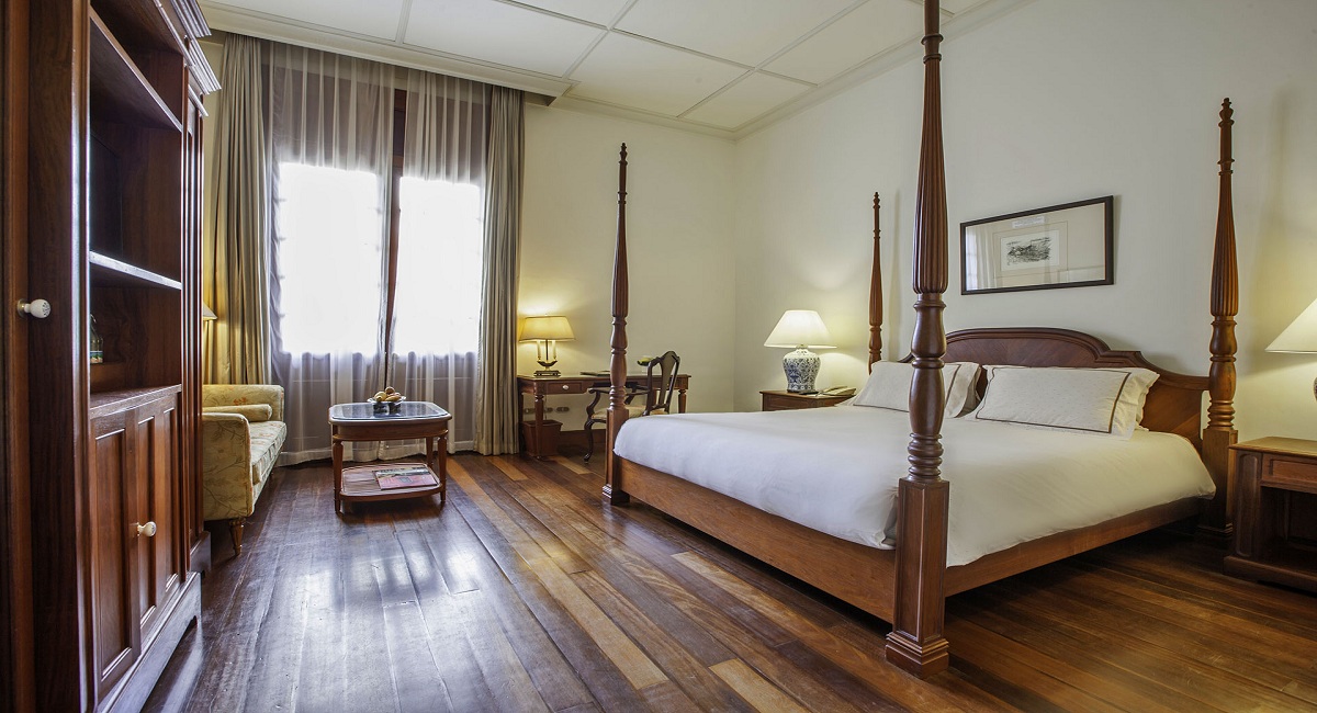 JUNIOR SUITE